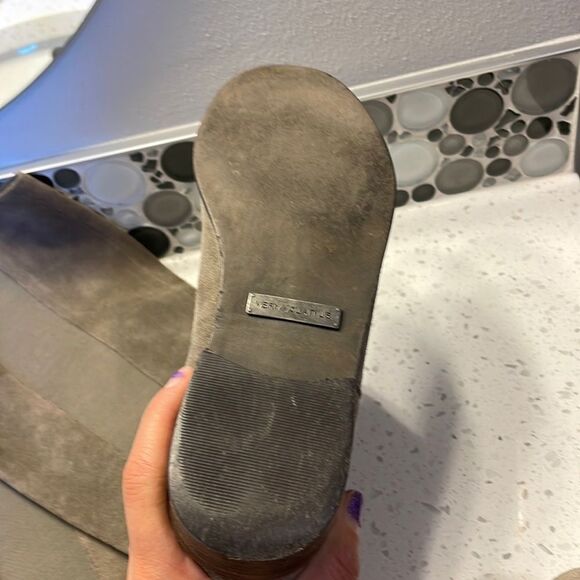 VERY Volatile woman’s grey suede boots - Picture 9 of 13